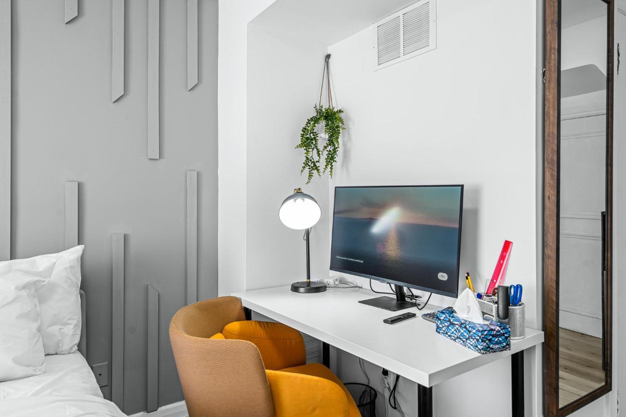 Spacious Room, Parking, Smart Monitor *