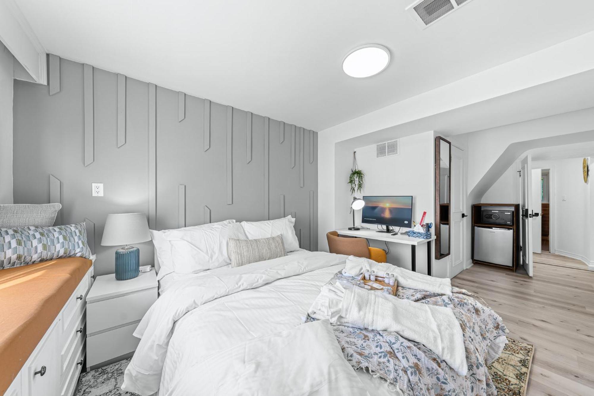 Spacious Room, Parking, Smart Monitor * Toronto
