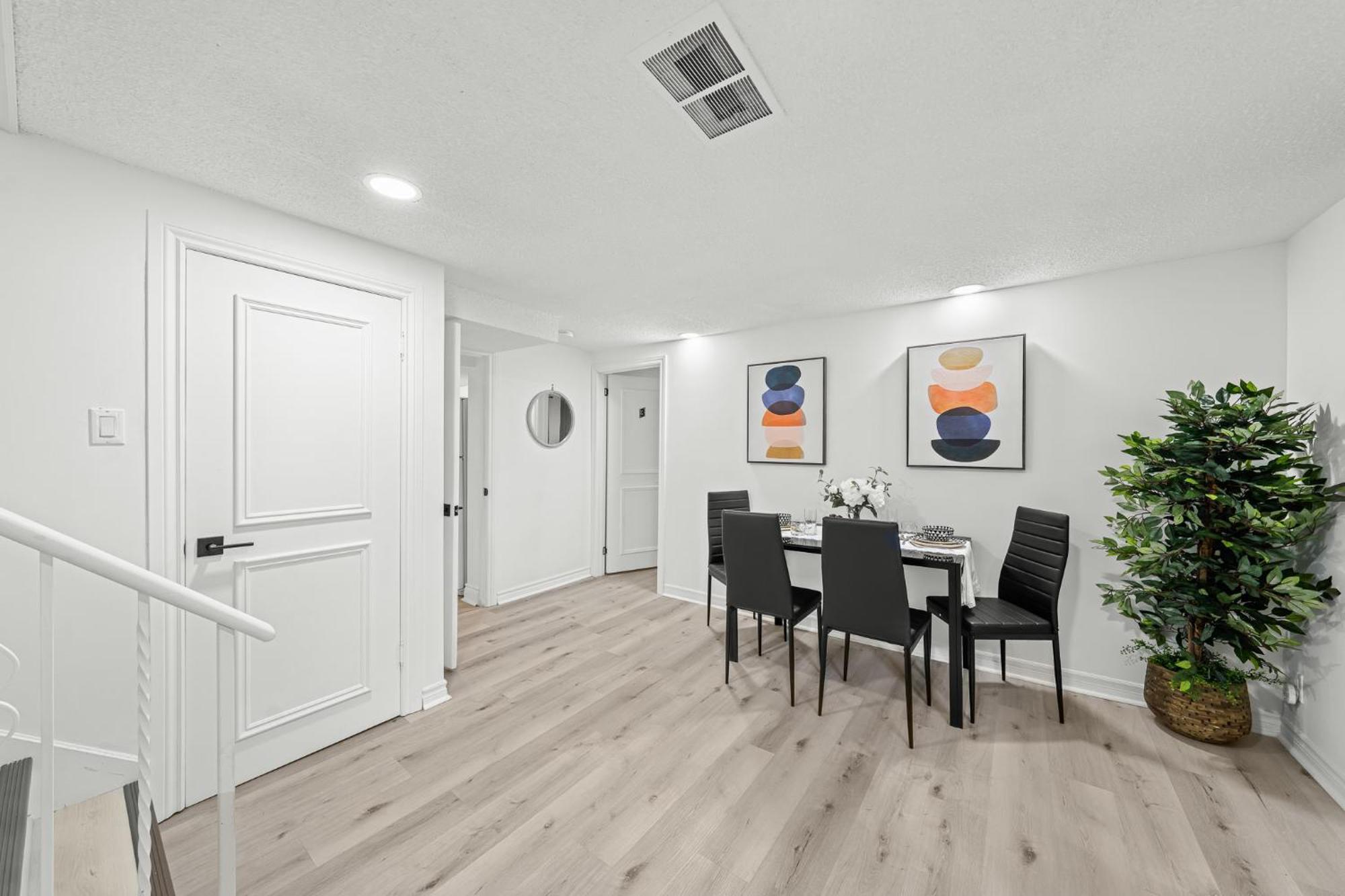 Spacious Room, Parking, Smart Monitor