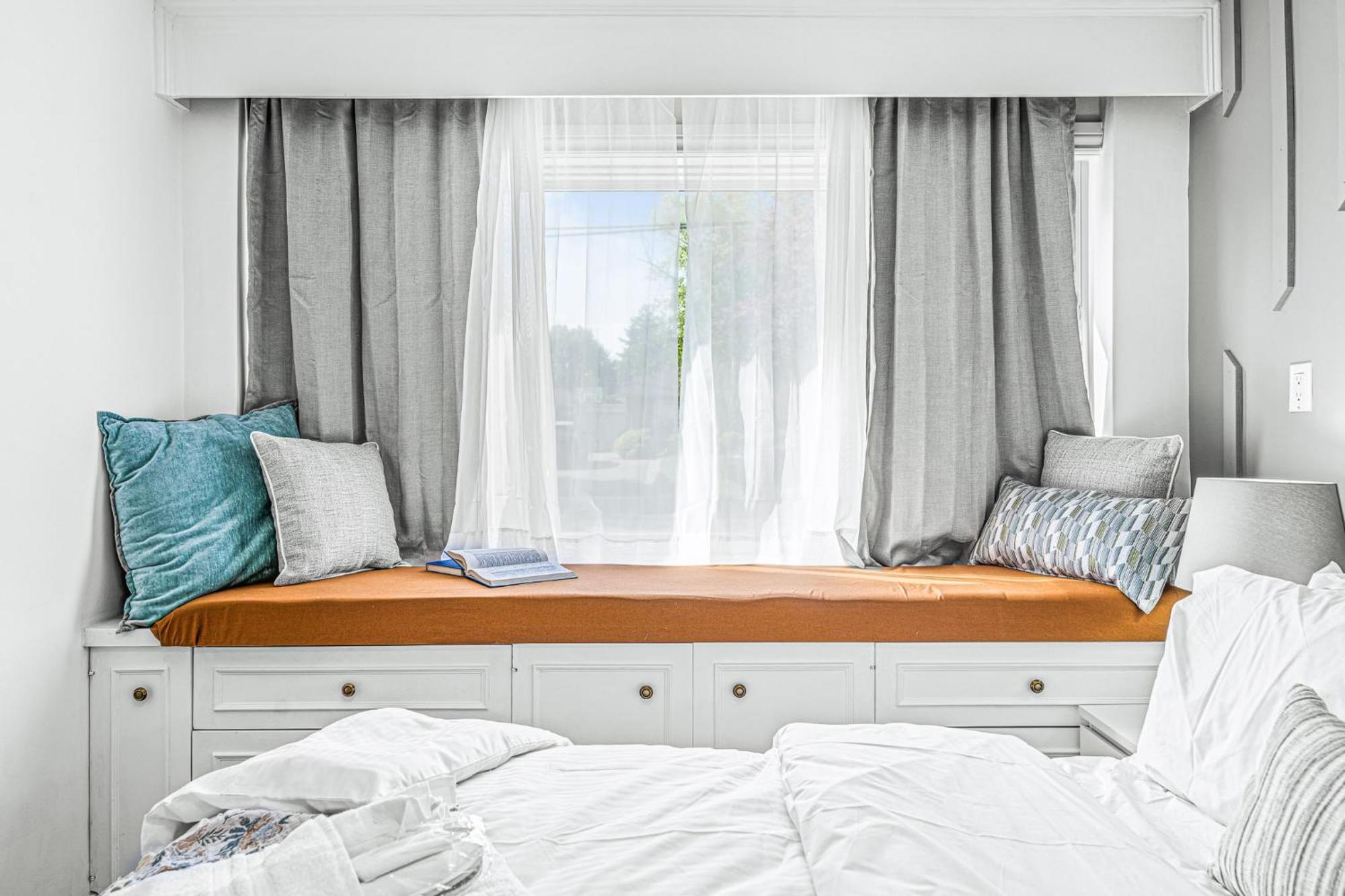 Spacious Room, Parking, Smart Monitor *