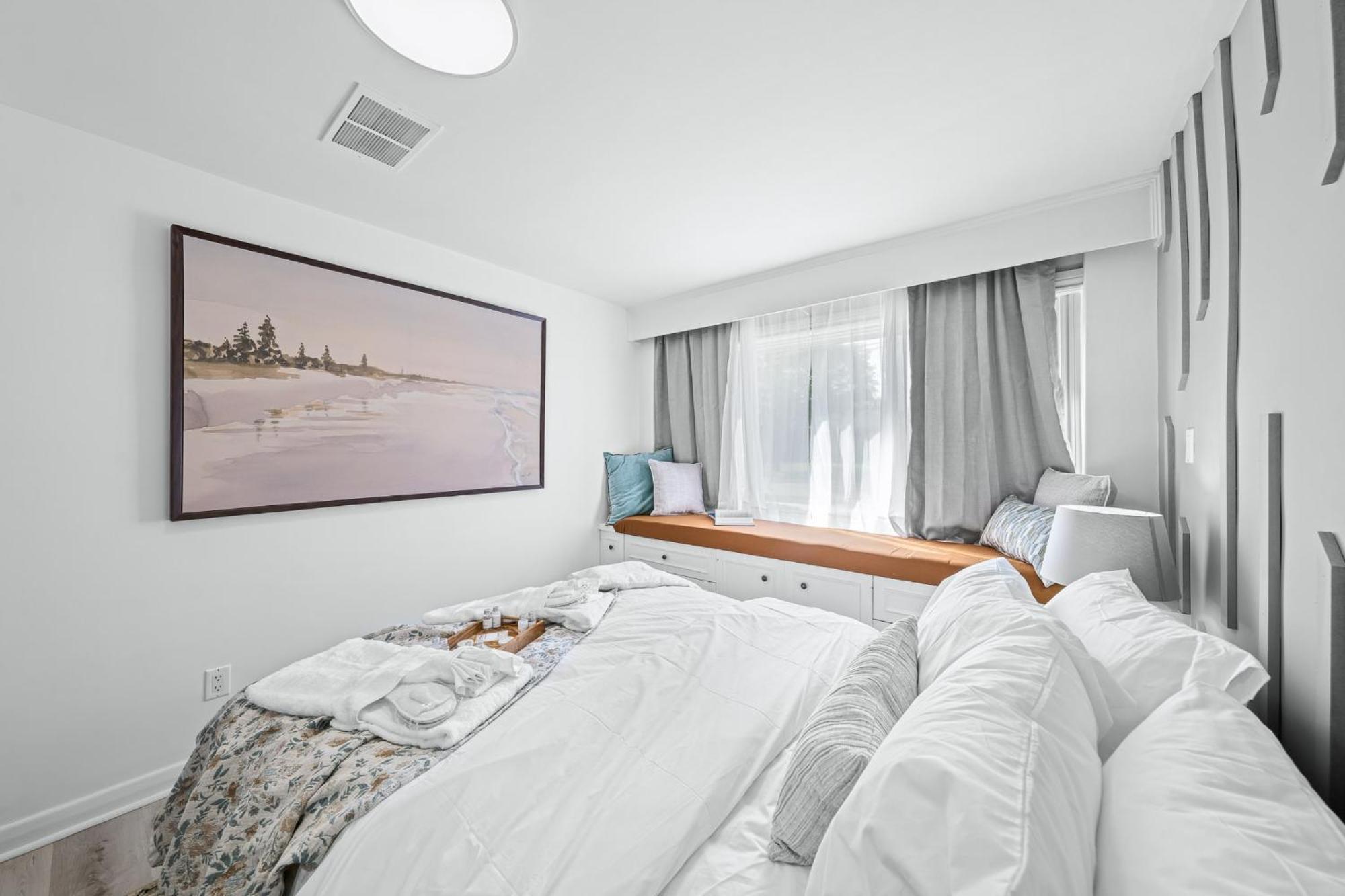 Spacious Room, Parking, Smart Monitor