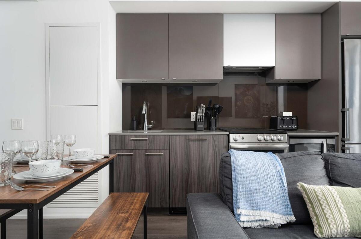 With 2 Bedrooms In Great Downtown Location Holiday home Toronto