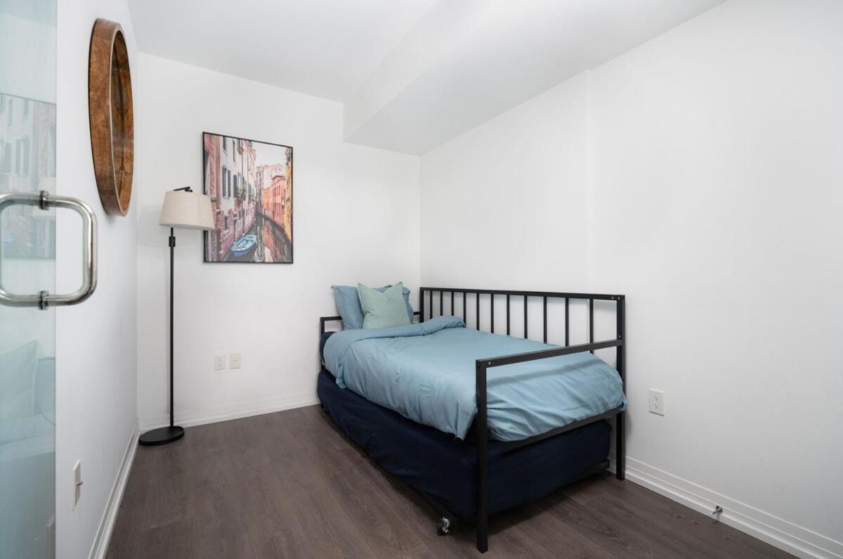 With 2 Bedrooms In Great Downtown Location