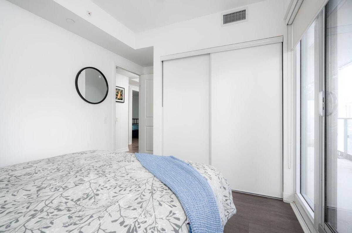 With 2 Bedrooms In Great Downtown Location Holiday home