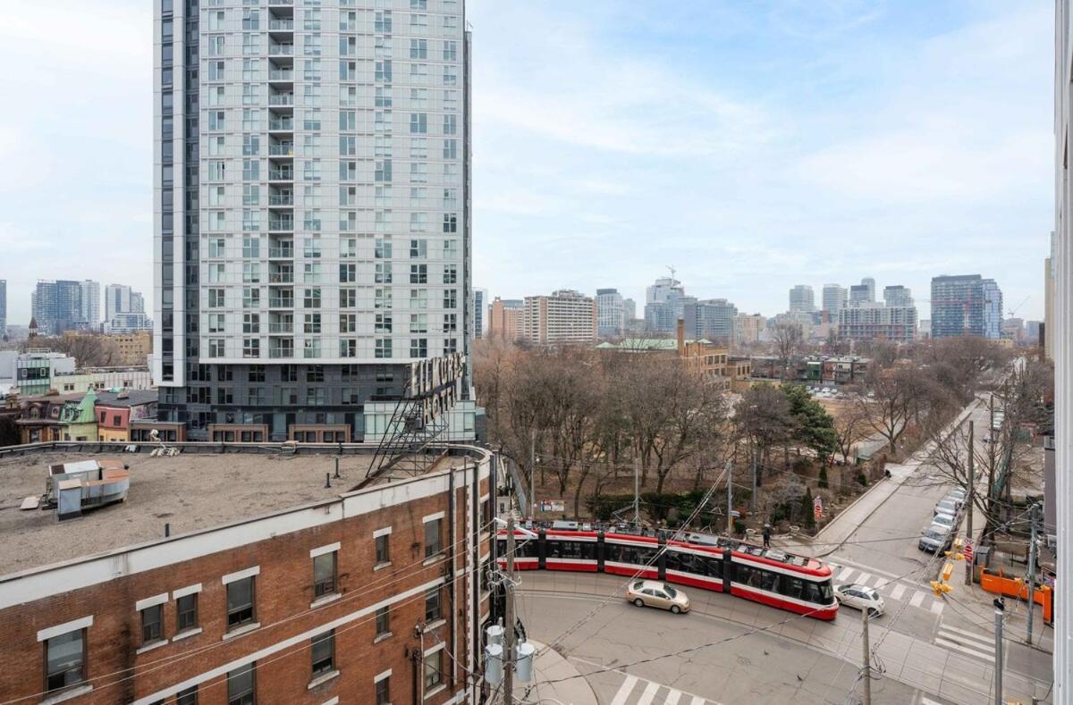 With 2 Bedrooms In Great Downtown Location Holiday home