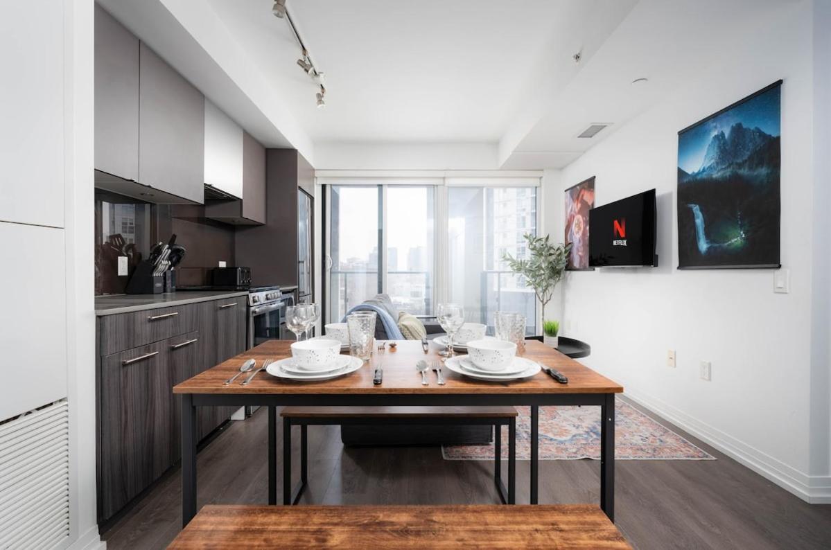 Holiday home With 2 Bedrooms In Great Downtown Location Toronto