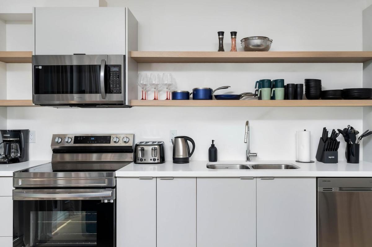 Apartment Hidden Gem - 3 Bedroom Steps To Little Italy And Uoft