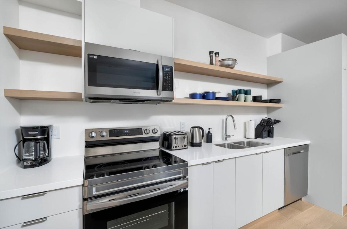 Hidden Gem - 3 Bedroom Steps To Little Italy And Uoft Apartment Toronto