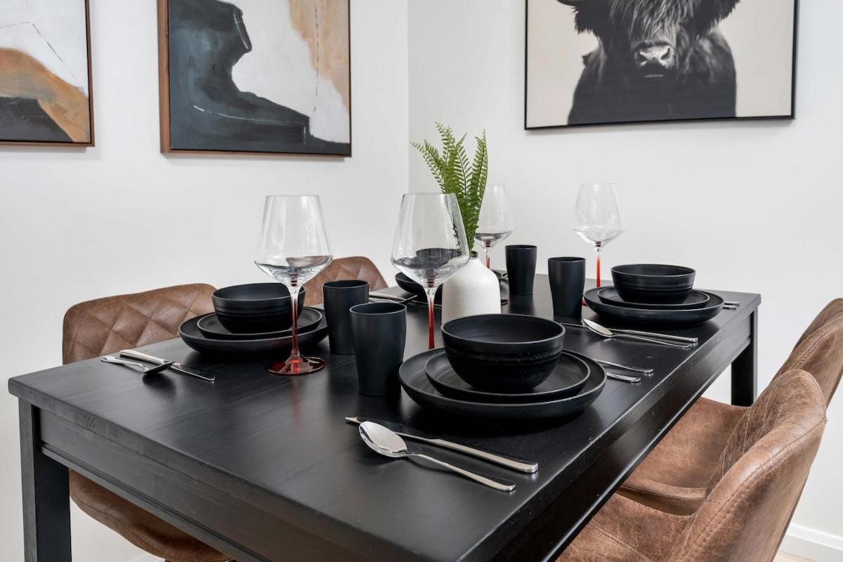 Hidden Gem - 3 Bedroom Steps To Little Italy And Uoft *