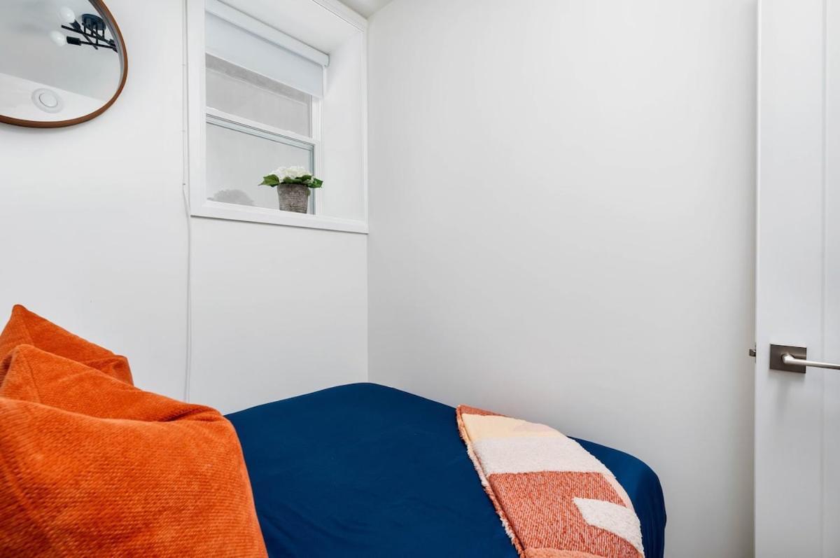 Hidden Gem - 3 Bedroom Steps To Little Italy And Uoft Apartment