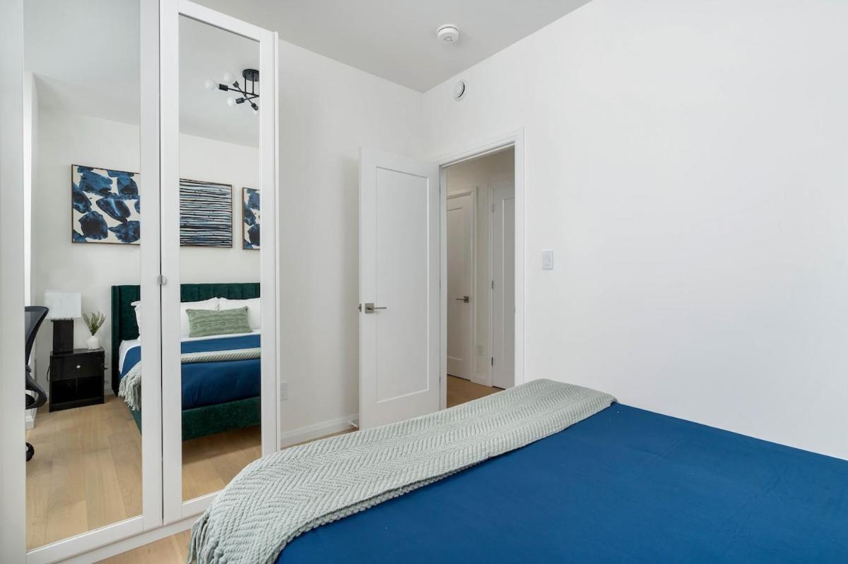 Hidden Gem - 3 Bedroom Steps To Little Italy And Uoft Apartment *