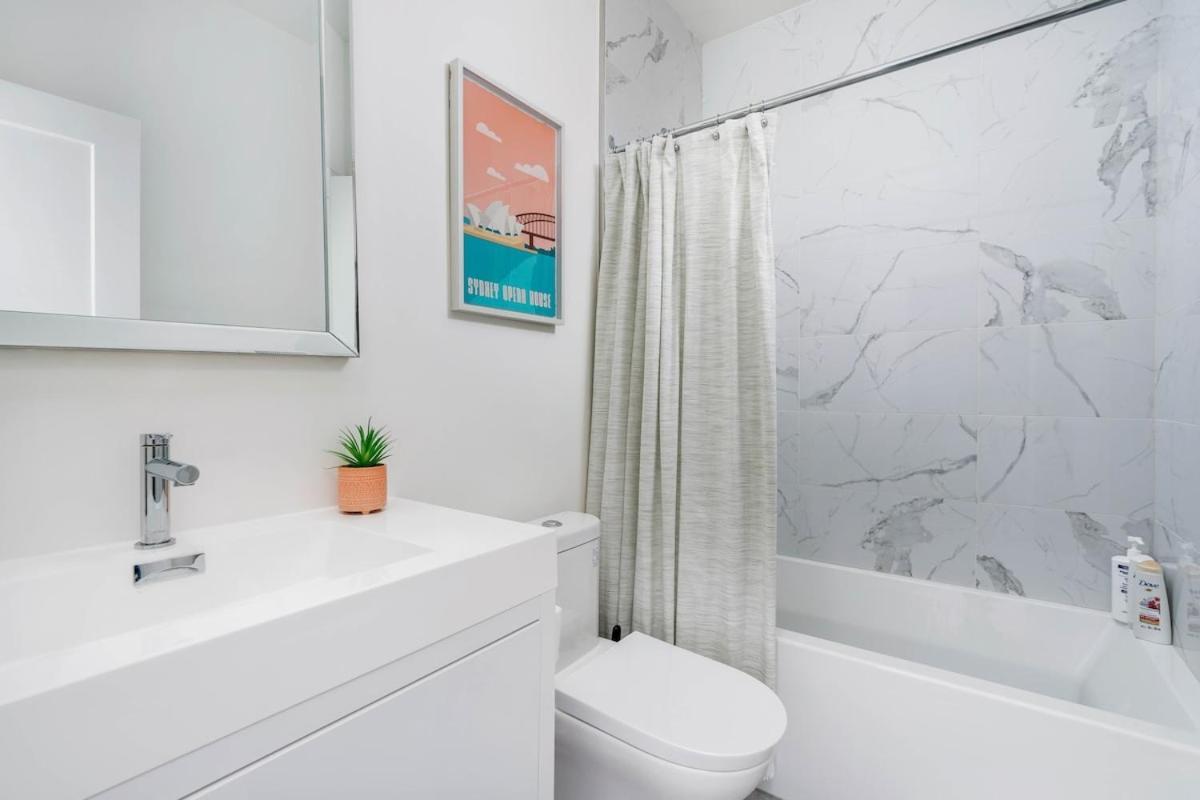 Hidden Gem - 3 Bedroom Steps To Little Italy And Uoft Apartment Toronto
