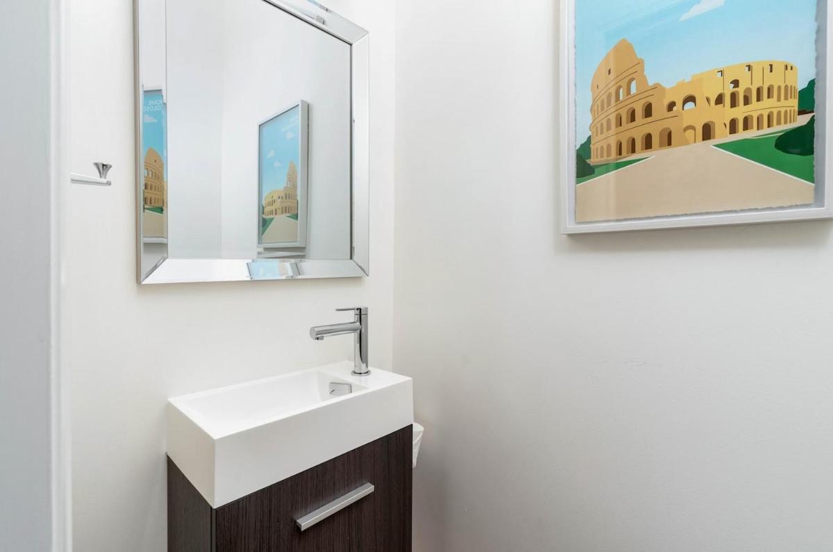 Hidden Gem - 3 Bedroom Steps To Little Italy And Uoft Apartment
