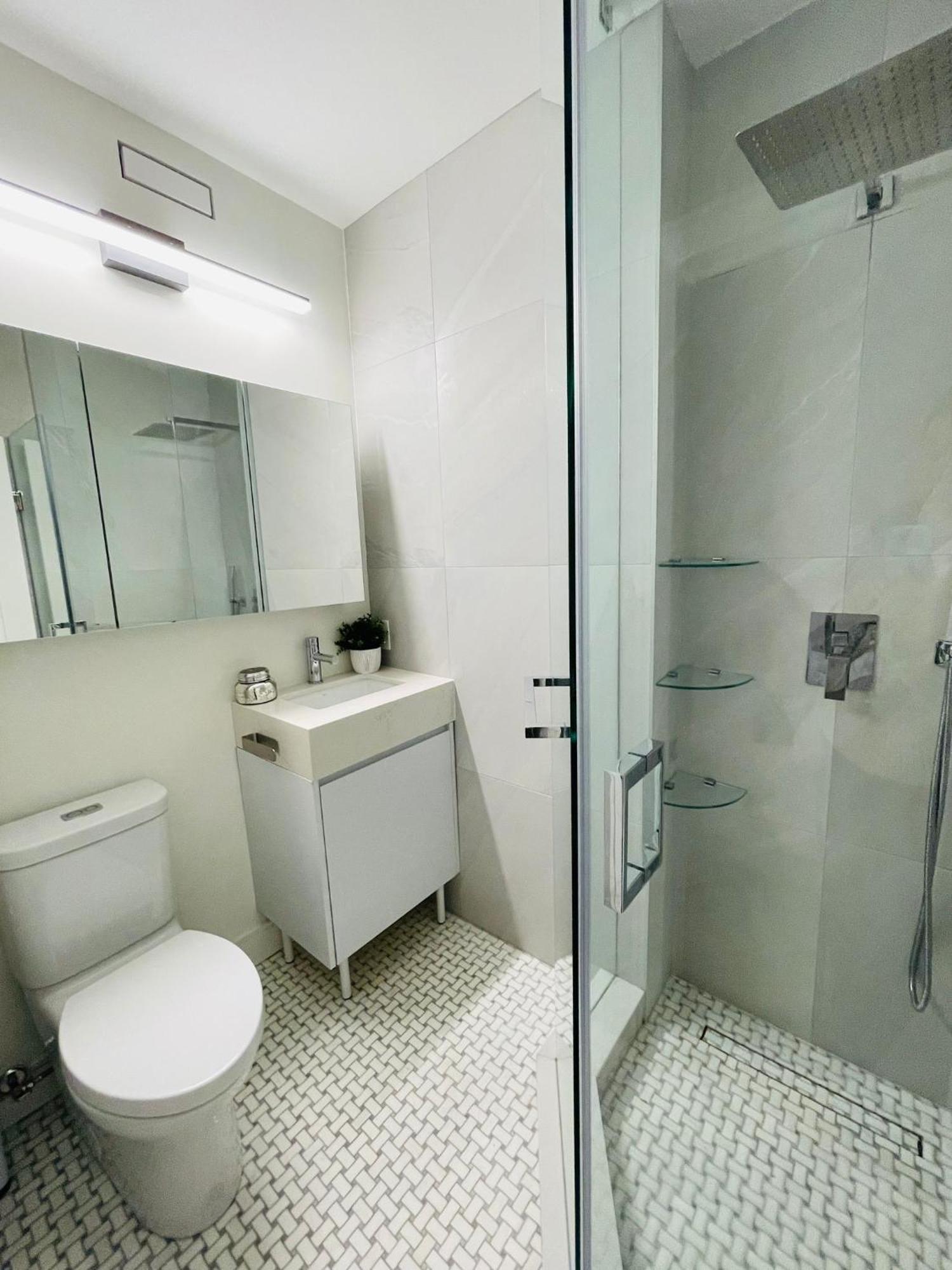 Urban 2-bed In The Beaches * Toronto