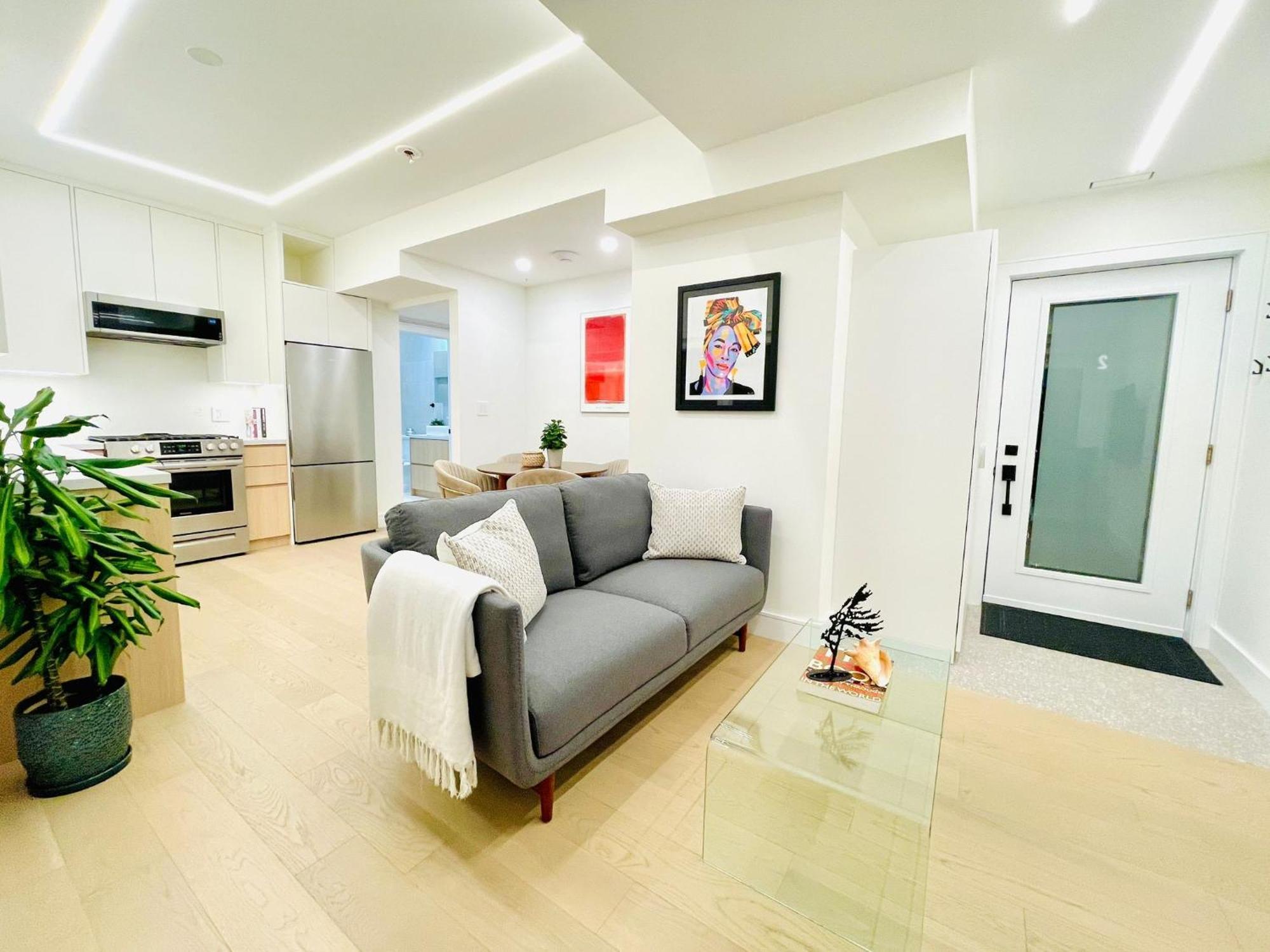 Urban 2-bed In The Beaches Apartment Toronto