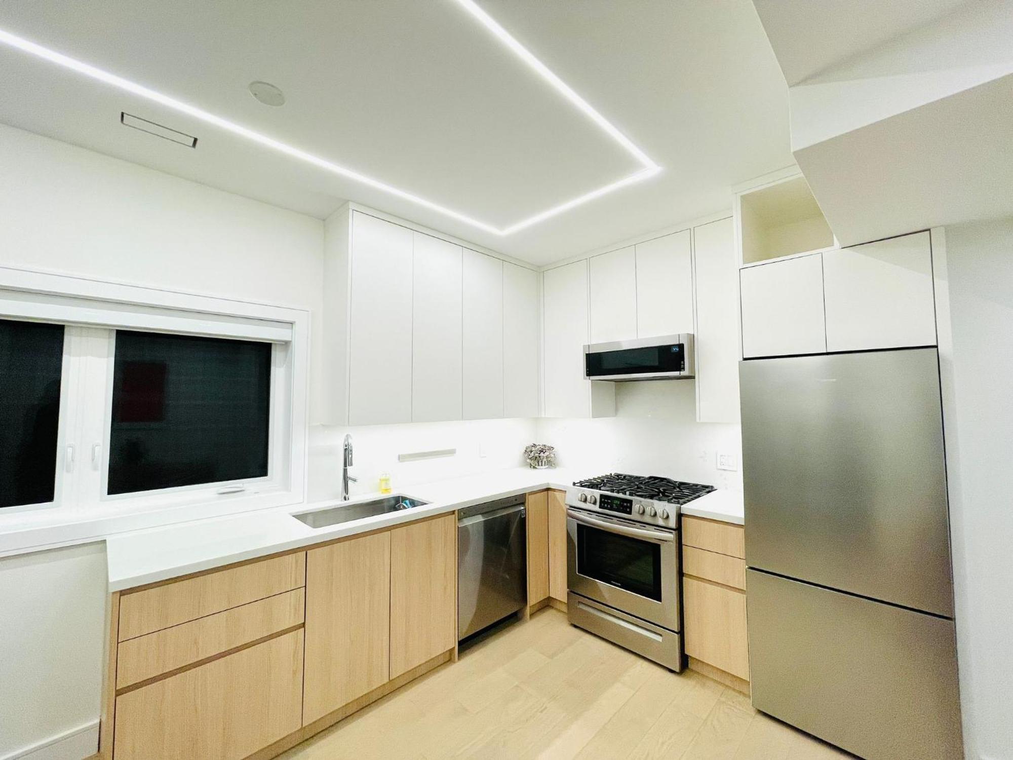 Urban 2-bed In The Beaches Toronto