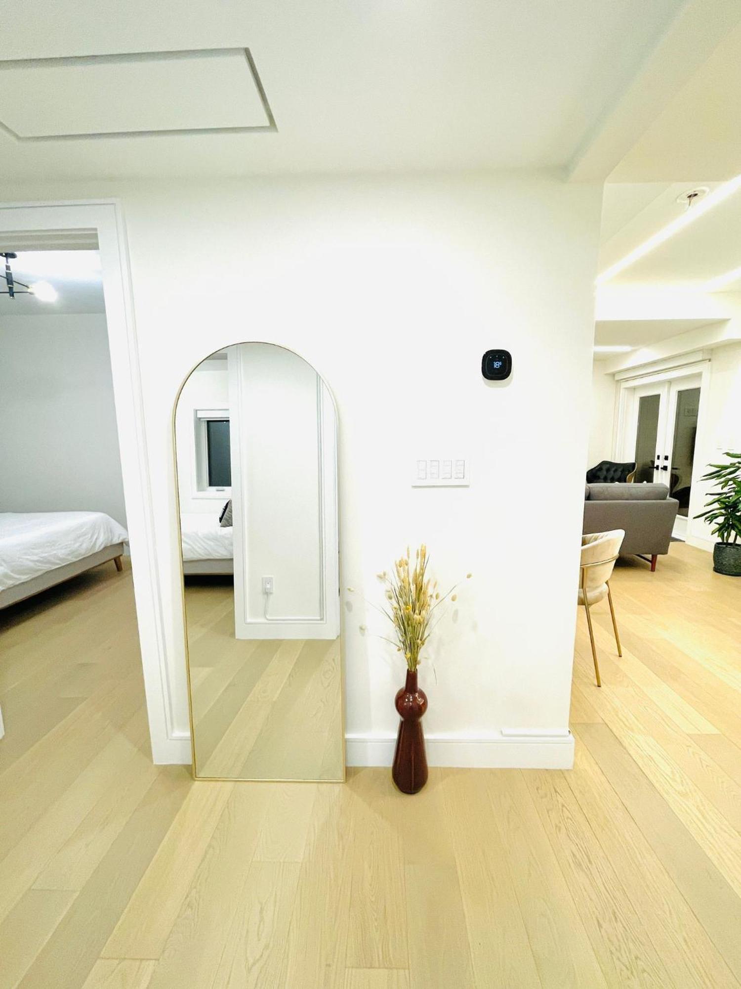 Urban 2-bed In The Beaches Apartment Toronto
