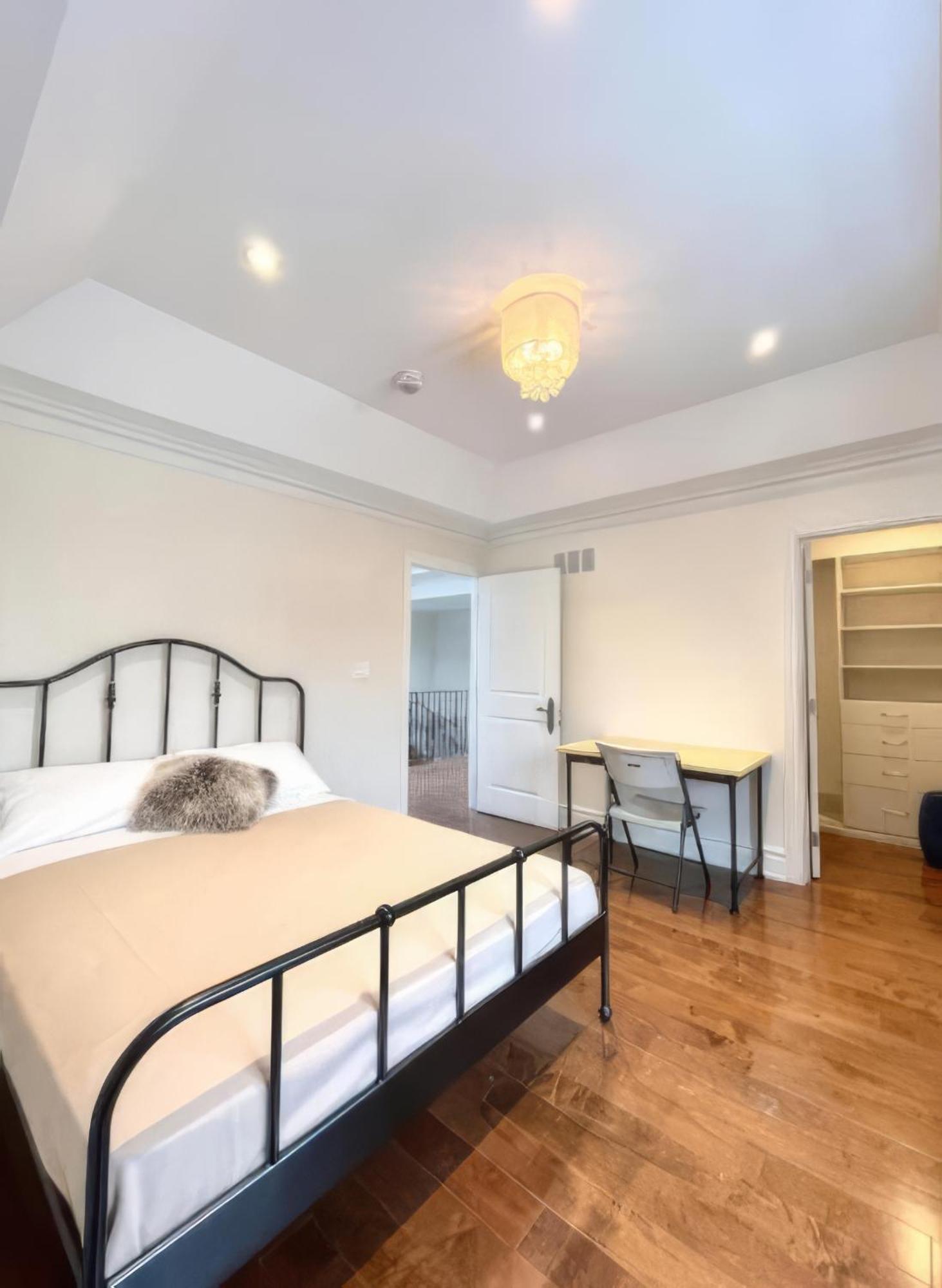 Beautiful House Near North York Center Guest house