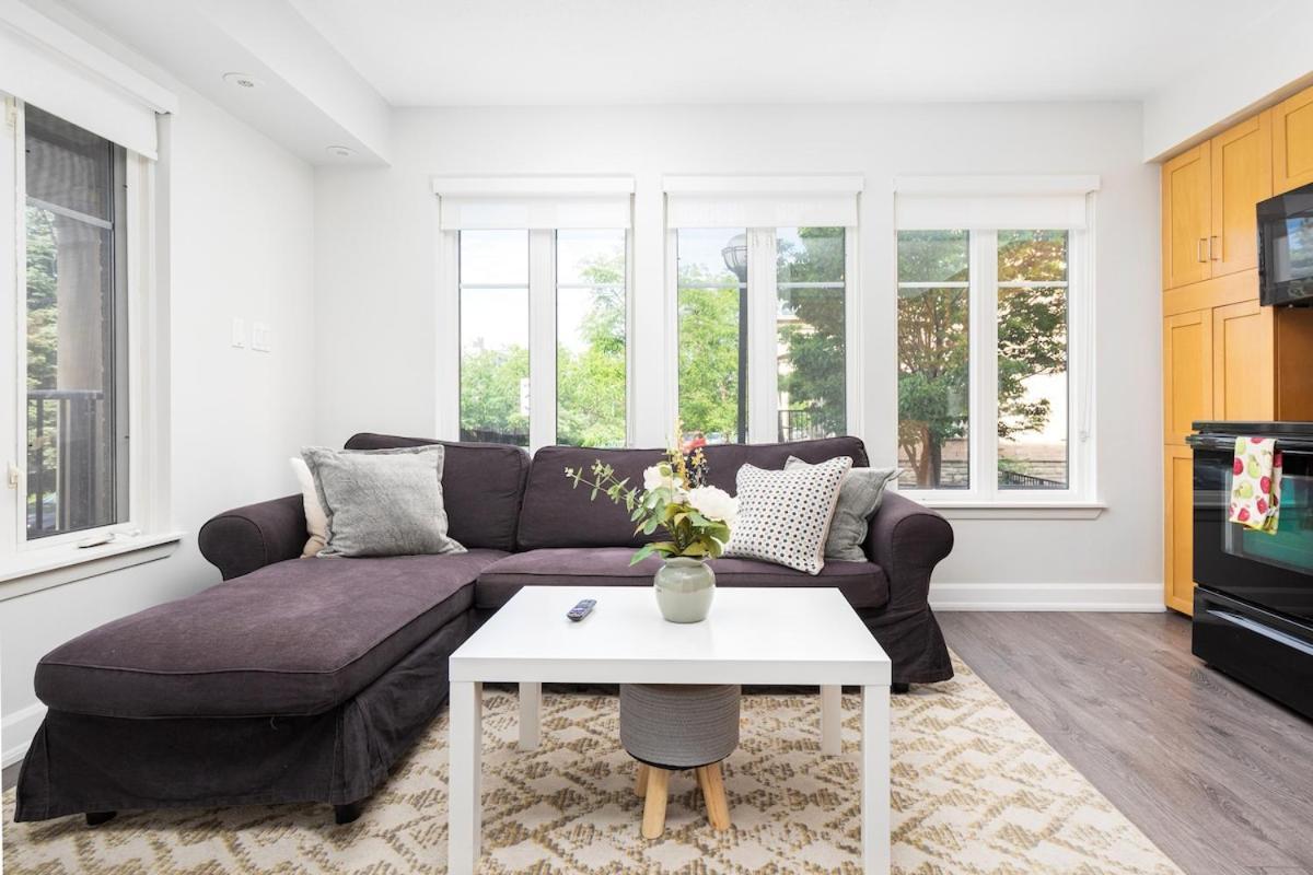 And Private 1br Holiday home Toronto