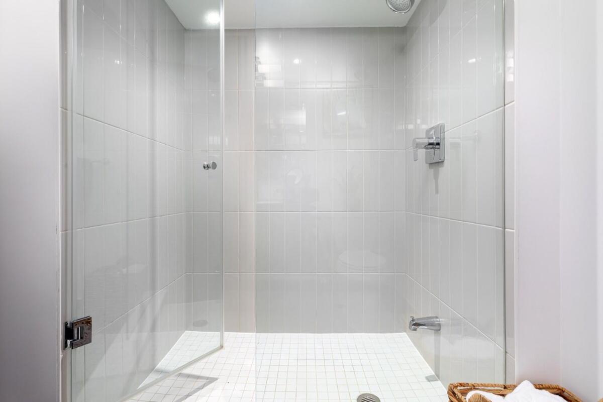 Sleek 2br W 2ba Walk To Uoft Sleeps 5 - 3 Beds Toronto