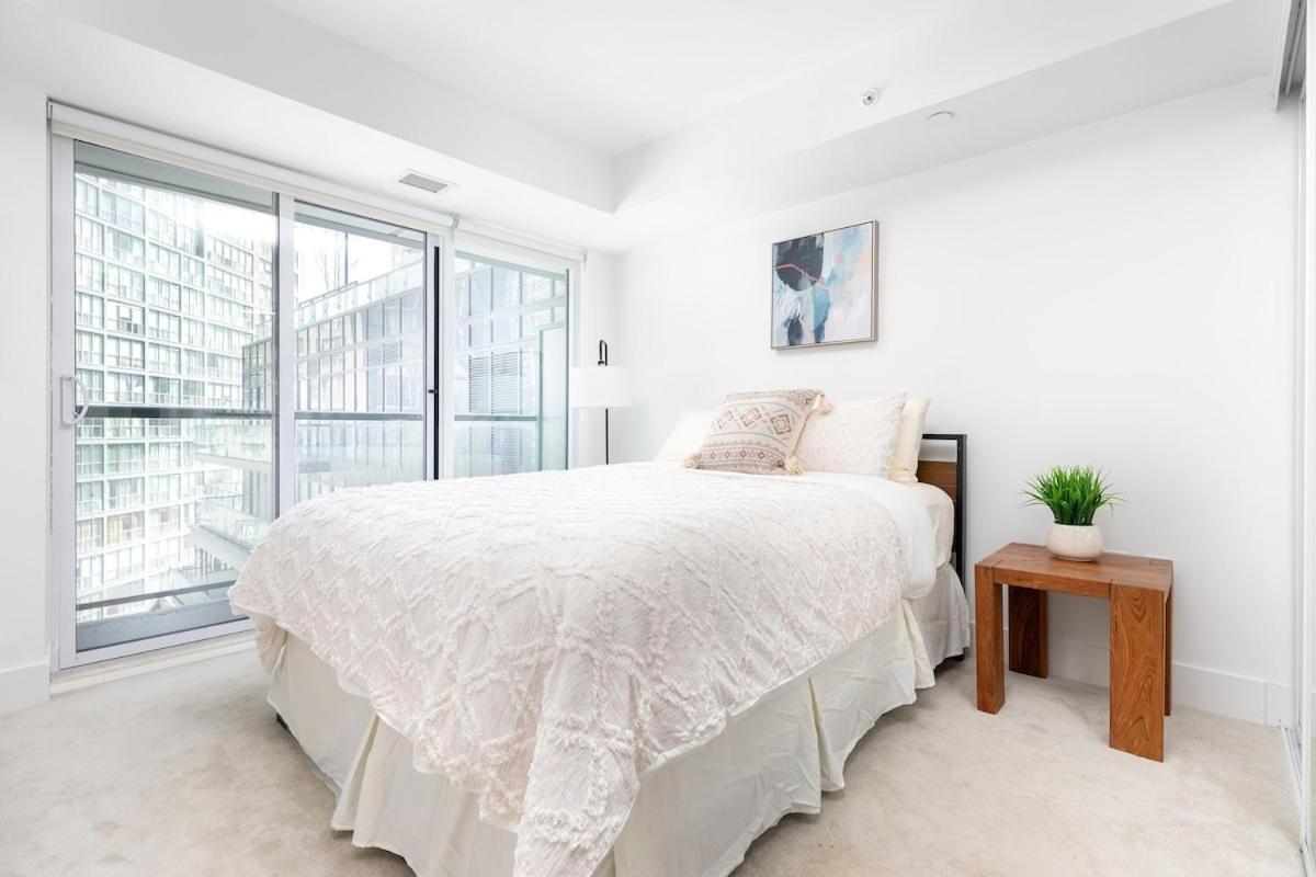Sleek 2br W 2ba Walk To Uoft Sleeps 5 - 3 Beds Holiday home