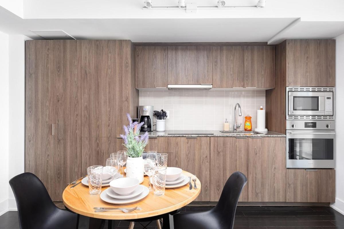 Sleek 2br W 2ba Walk To Uoft Sleeps 5 - 3 Beds Holiday home