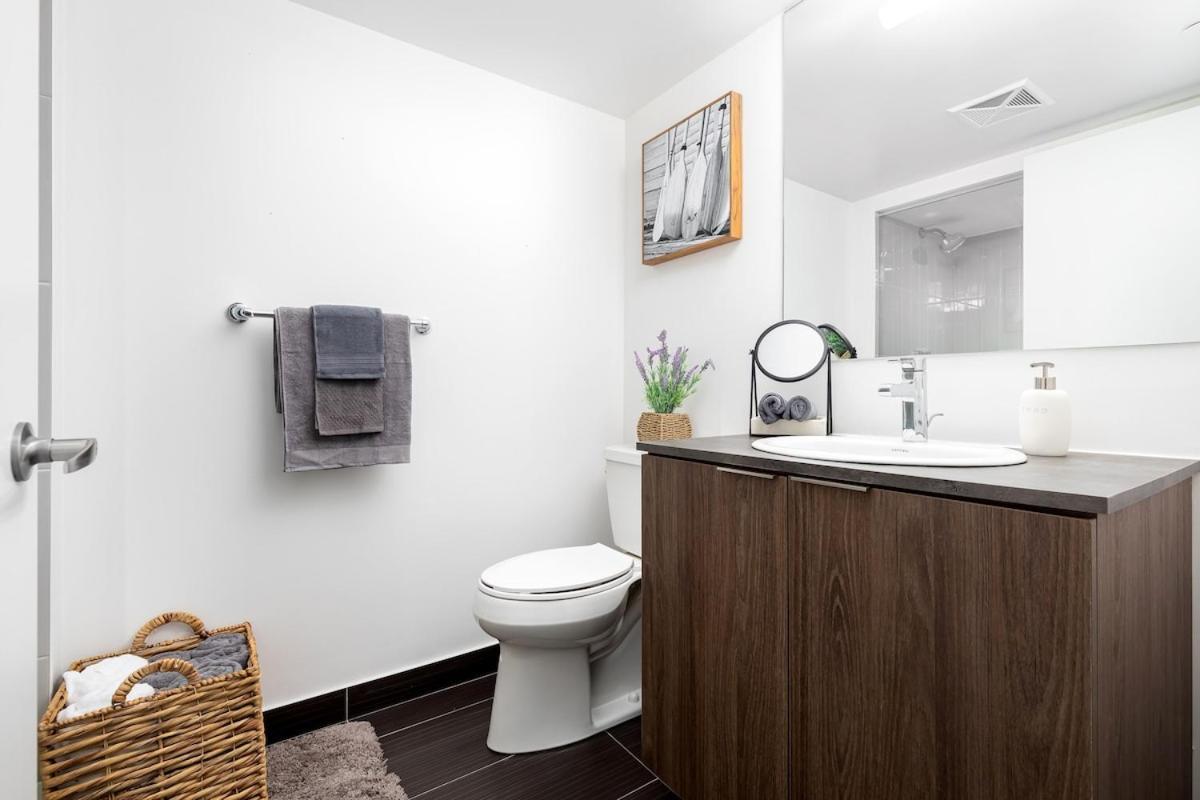 Sleek 2br W 2ba Walk To Uoft Sleeps 5 - 3 Beds Holiday home *