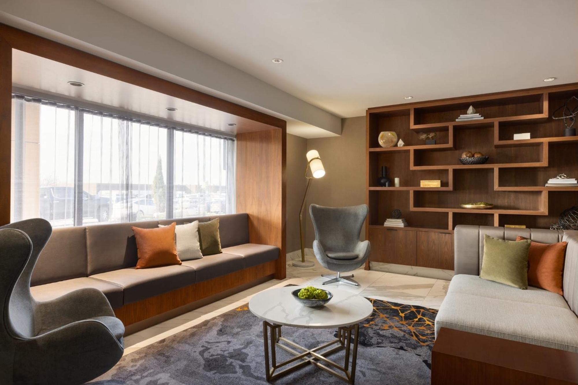 Crowne Plaza Airport By Ihg