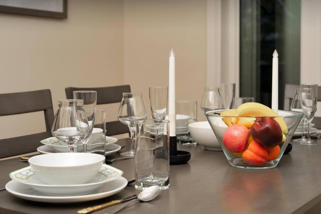 Bright And Spacious Close To Subway Holiday home