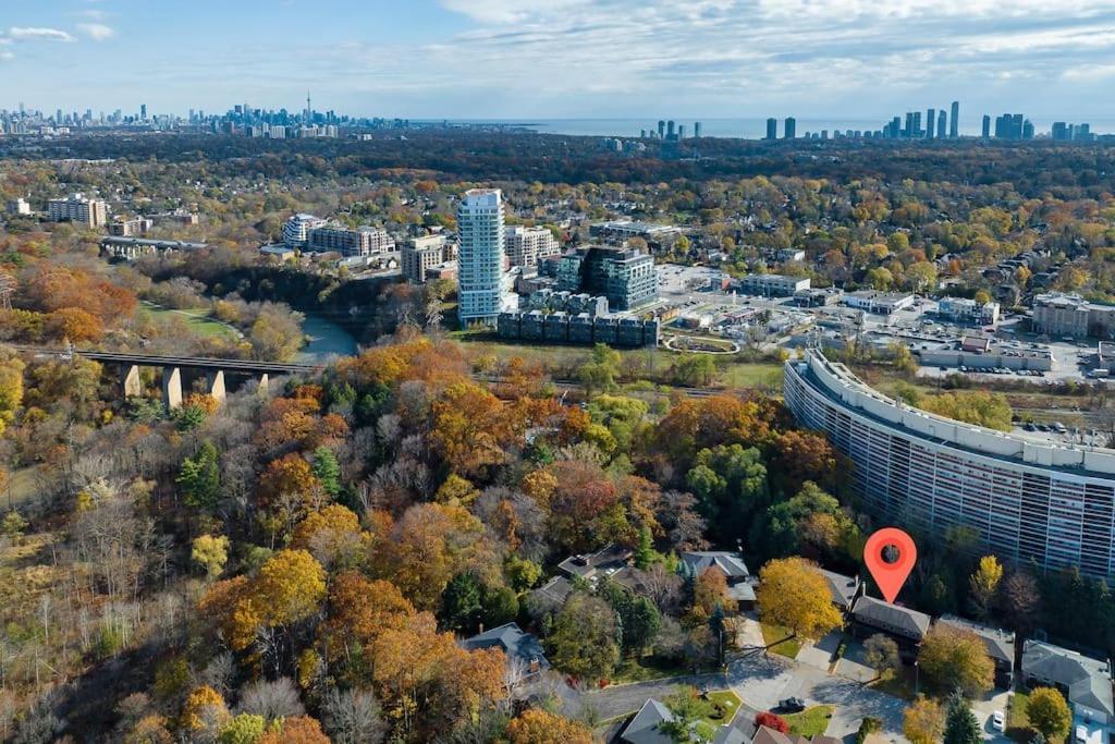 Spacious Bedroom With Garden View, Fridge, Workspace Toronto