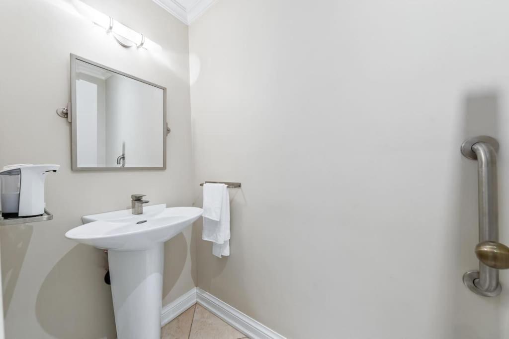 Spacious Bedroom With Garden View, Fridge, Workspace Holiday home