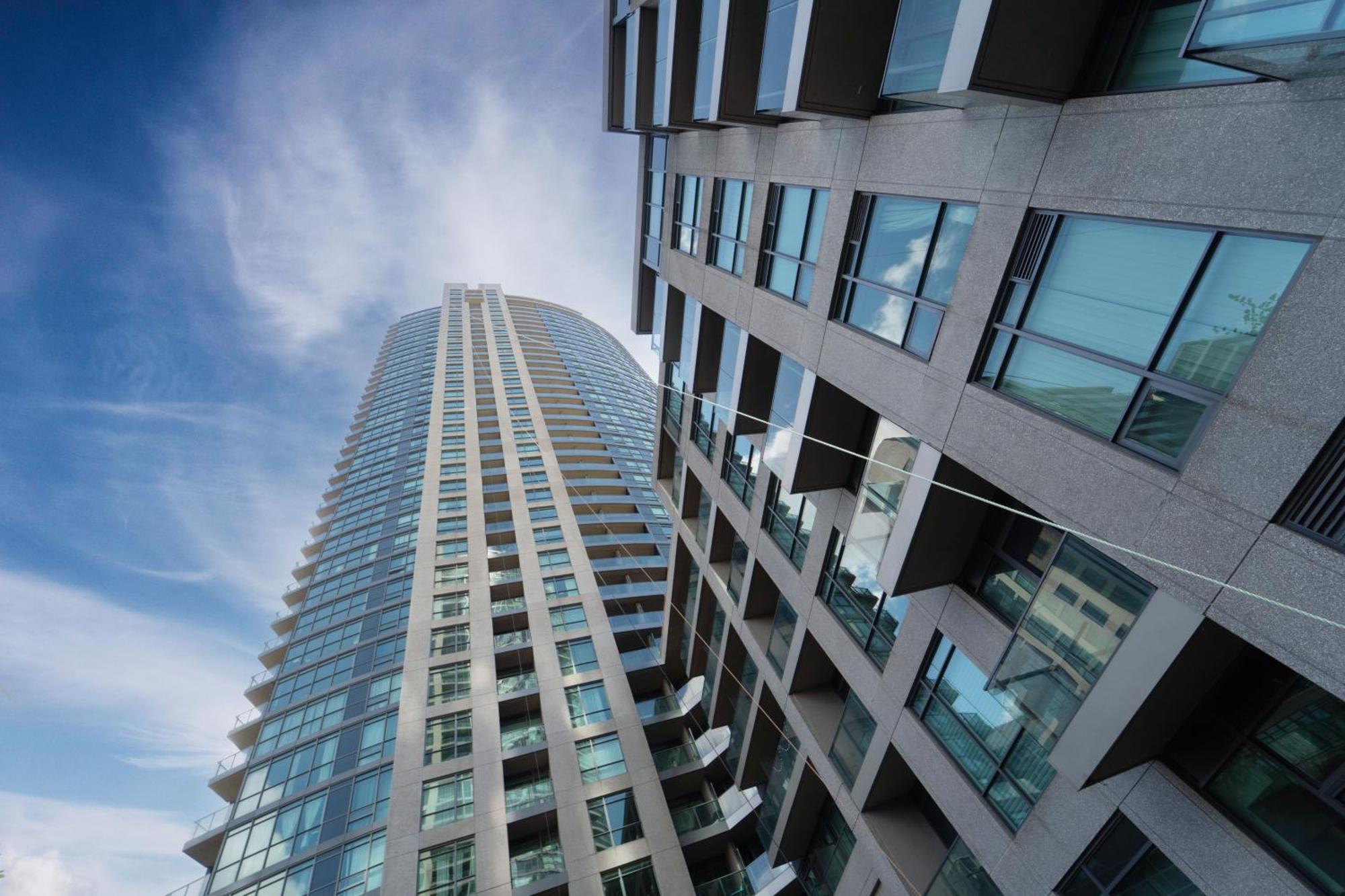 Spacious 2 Bedroom Den, 2 Bath, Sleeps 5 With Balcony And Lakeview Downtown * Toronto