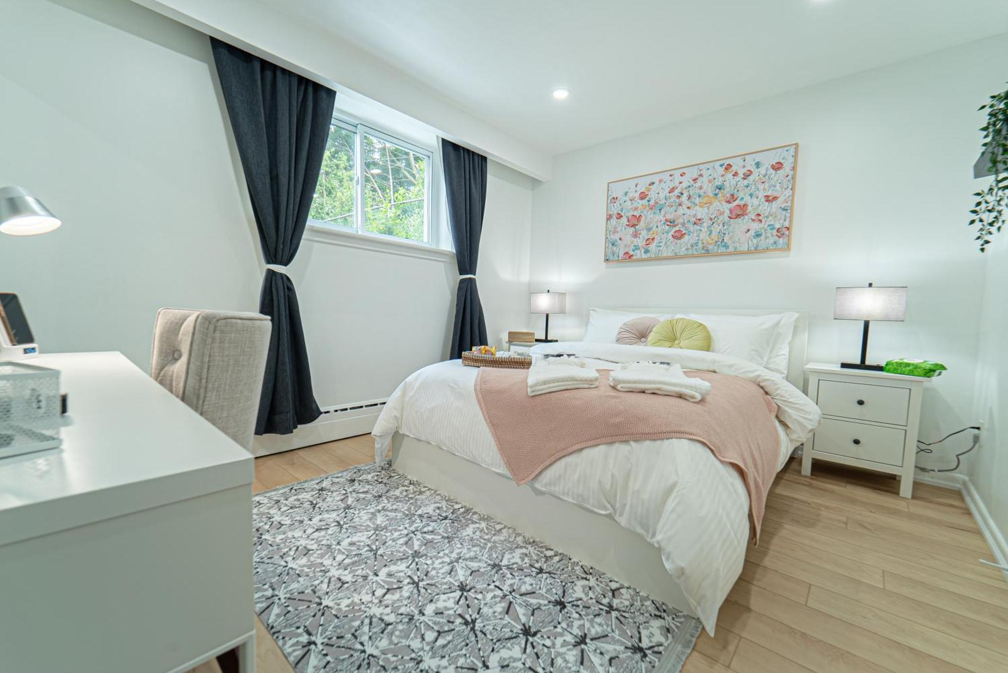 With Working Space, Equipped Kitchen, Comfortable Bed Toronto