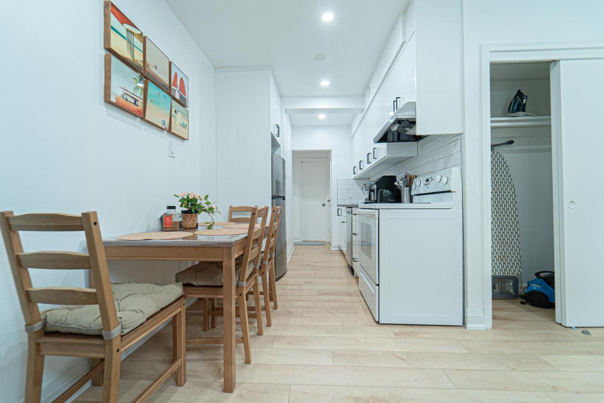 With Working Space, Equipped Kitchen, Comfortable Bed Homestay *