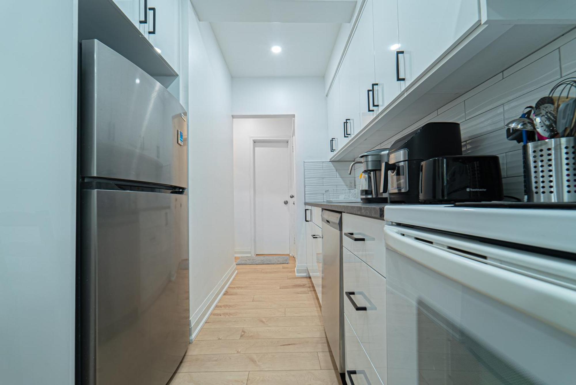 With Working Space, Equipped Kitchen, Comfortable Bed Homestay *