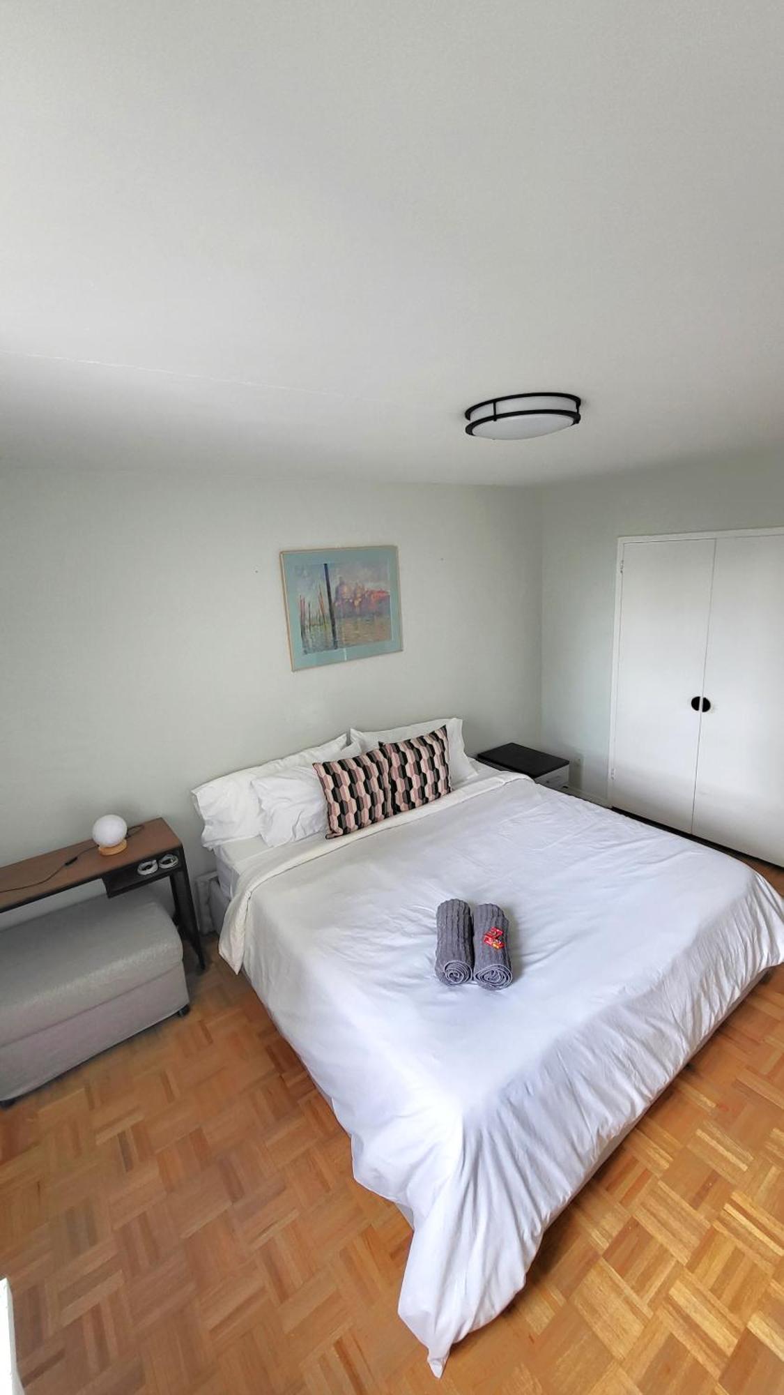Apartment Downtown Gem By The Subway Toronto