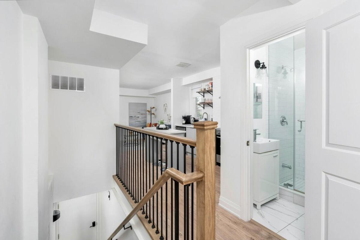Apartment Modern Family Escape In Vibrant Ossington Toronto