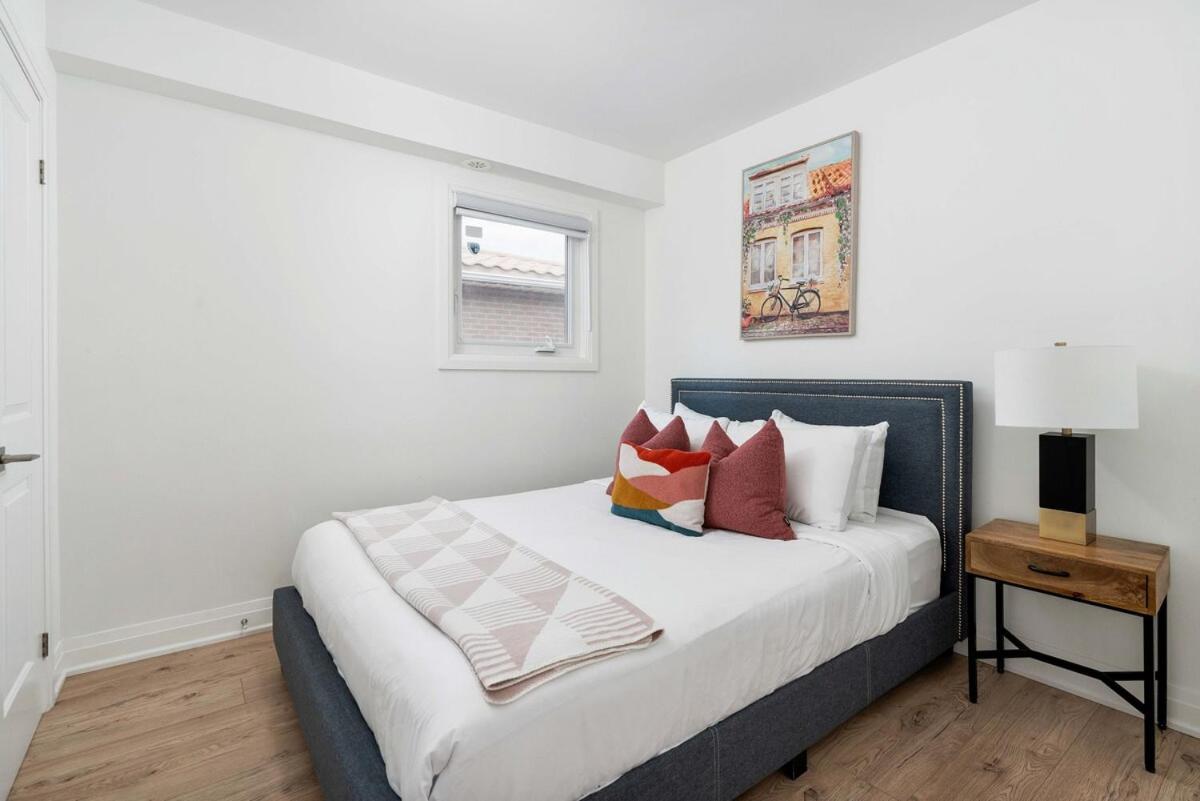 Modern Family Escape In Vibrant Ossington *