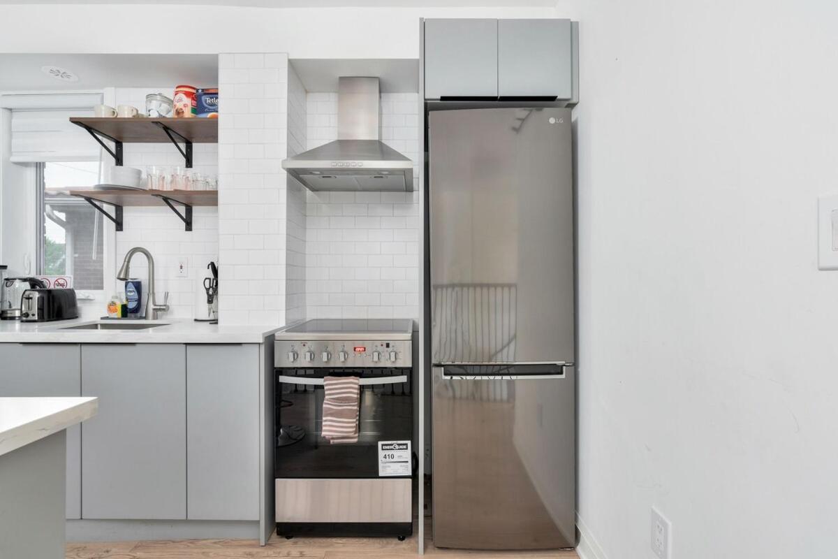 Modern Family Escape In Vibrant Ossington Apartment