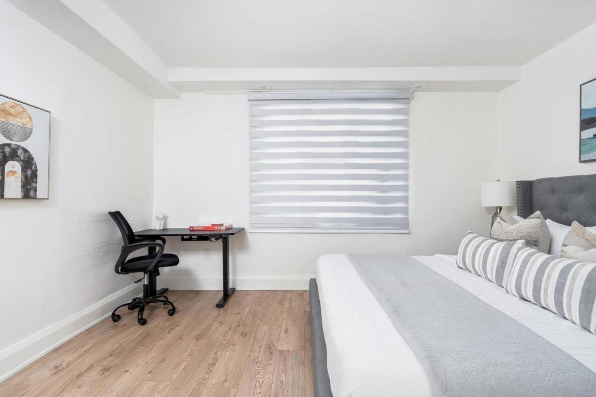 Modern Family Escape In Vibrant Ossington *