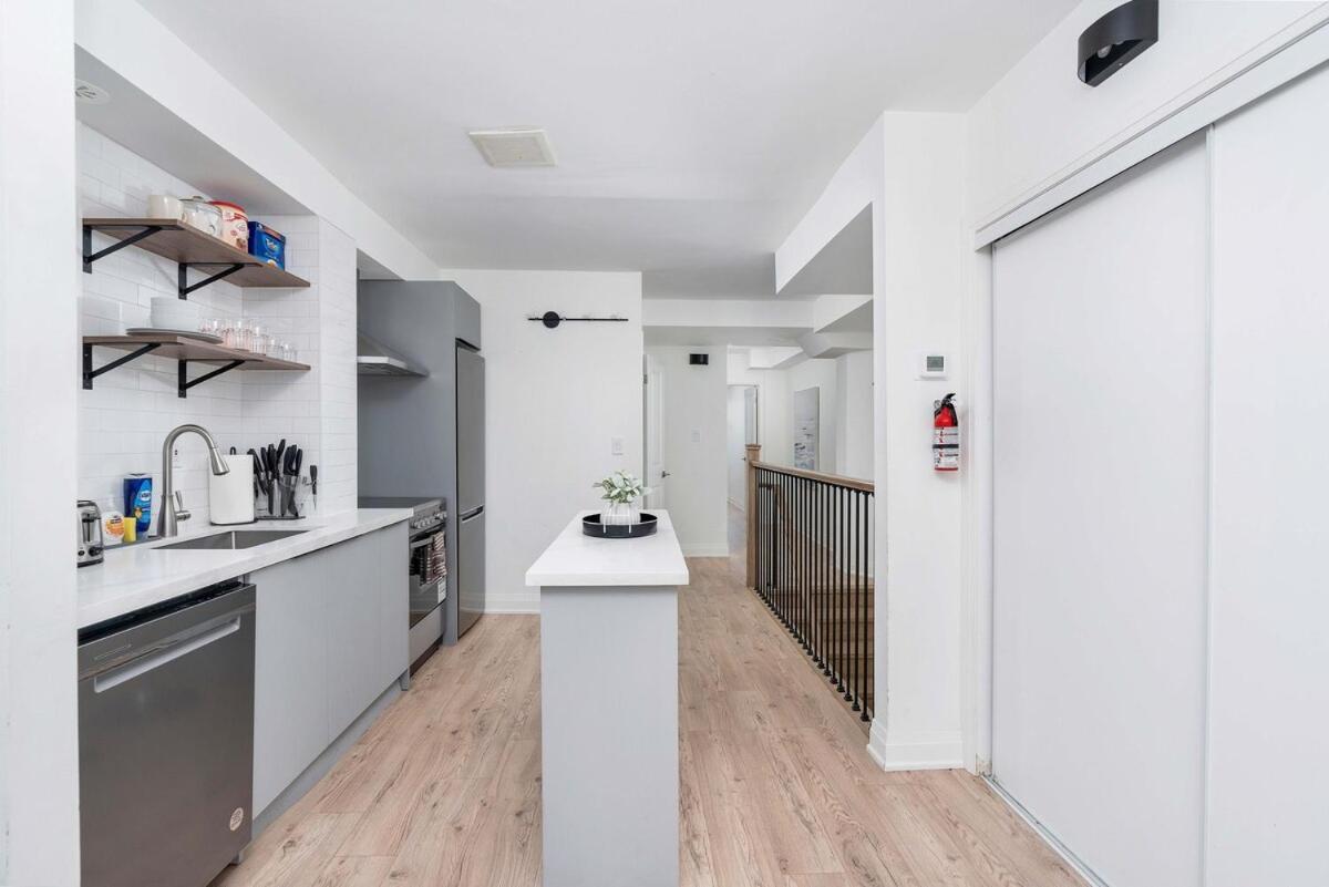 Apartment Modern Family Escape In Vibrant Ossington