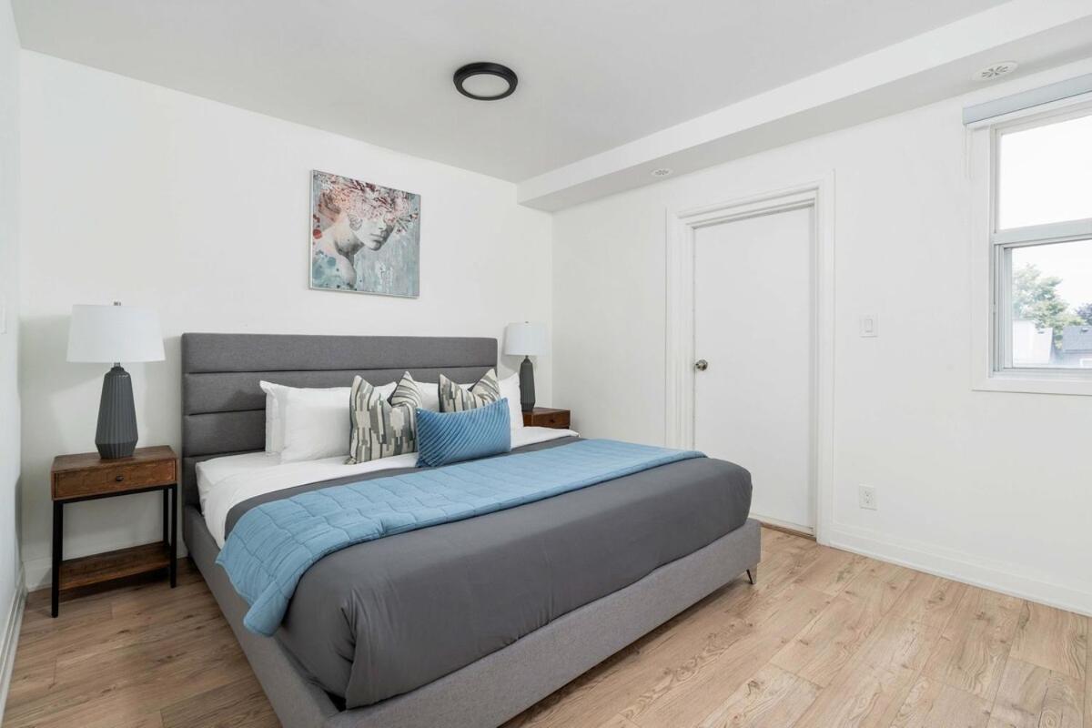 Modern Family Escape In Vibrant Ossington Apartment