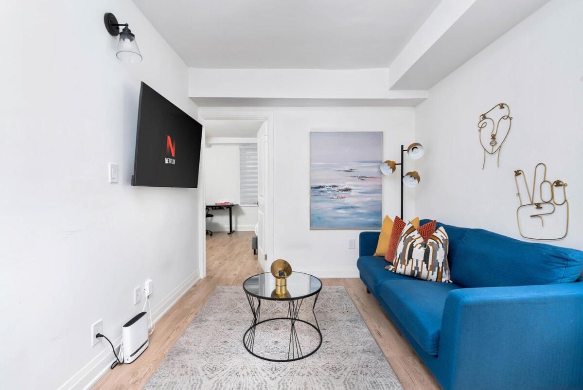 Modern Family Escape In Vibrant Ossington Toronto