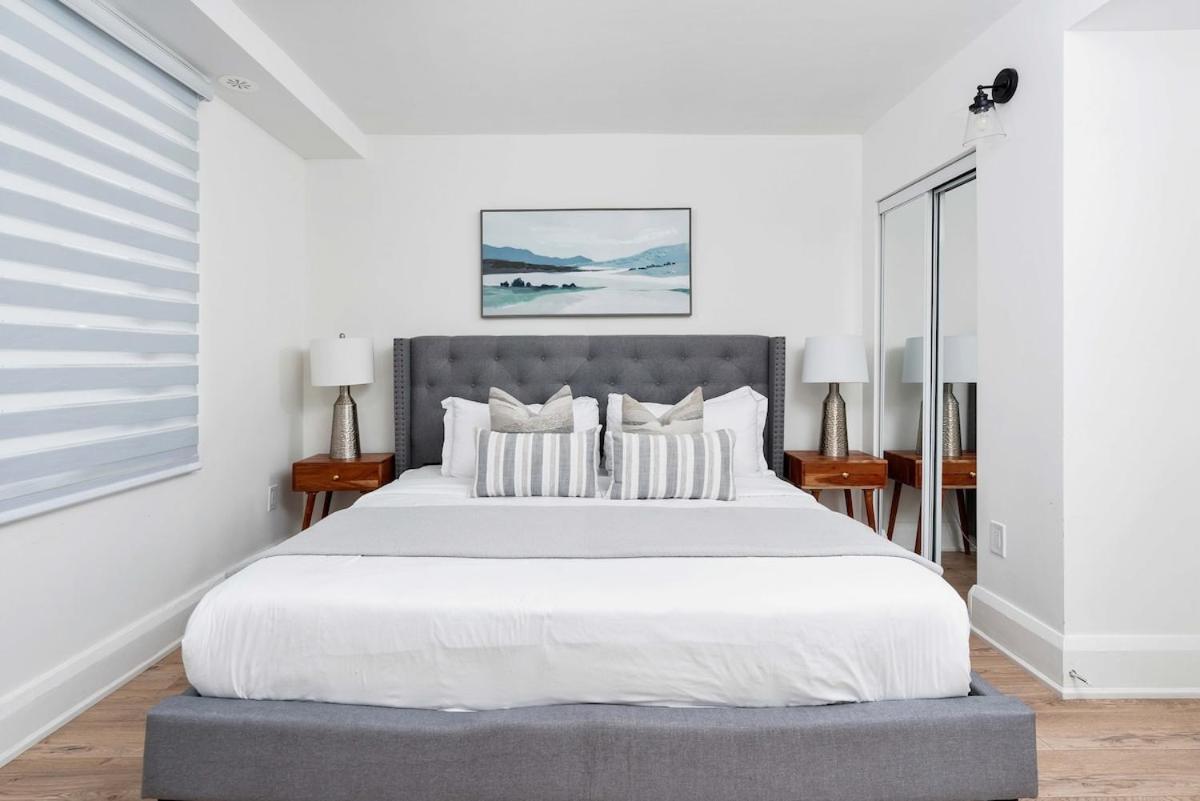 Modern Family Escape In Vibrant Ossington Apartment *