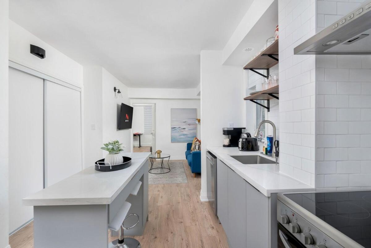 Apartment Modern Family Escape In Vibrant Ossington *