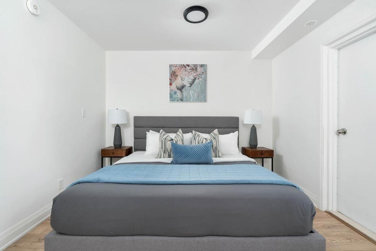 Modern Family Escape In Vibrant Ossington Apartment *