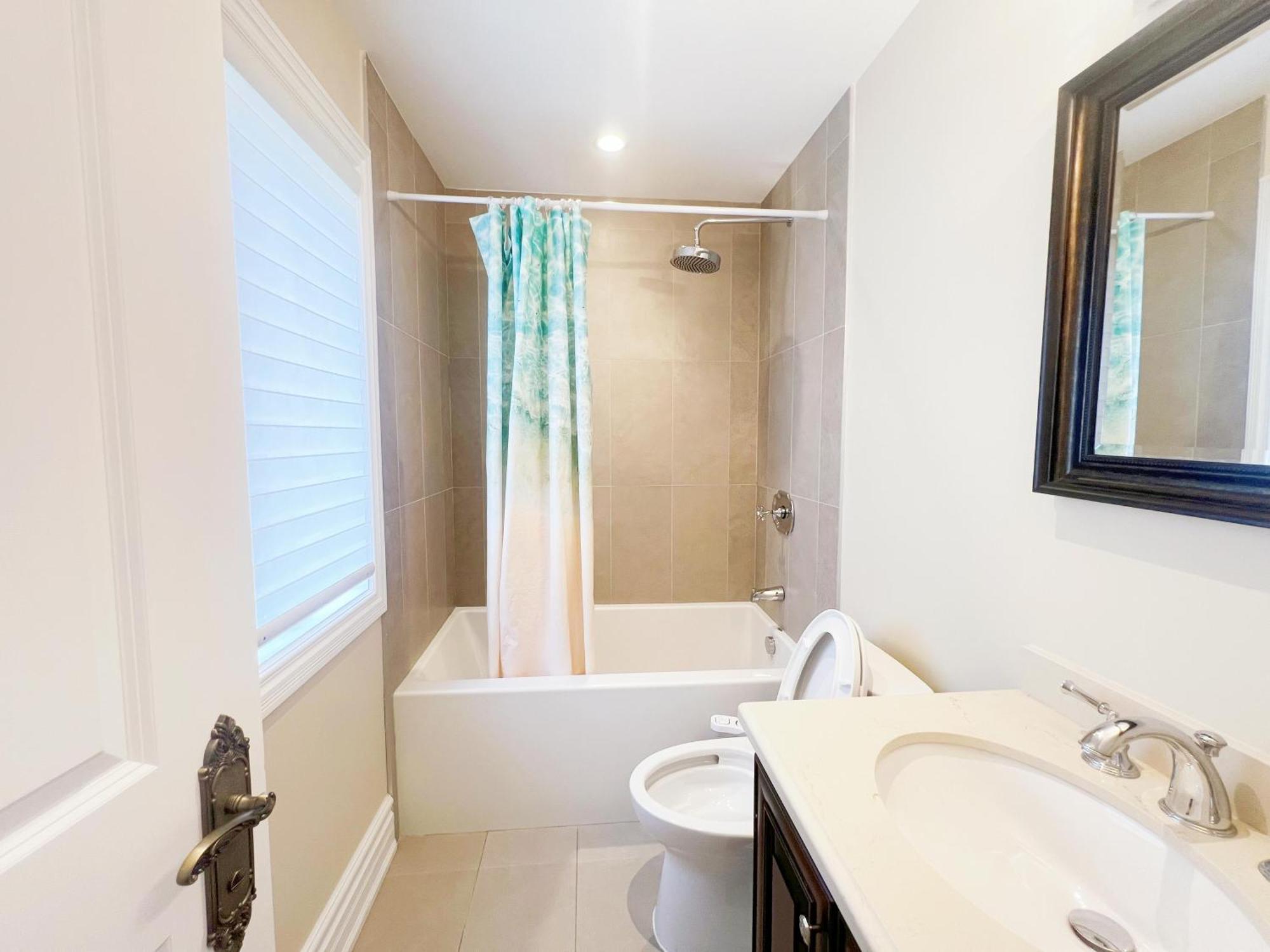 Beautiful House Near North York Center Guest house