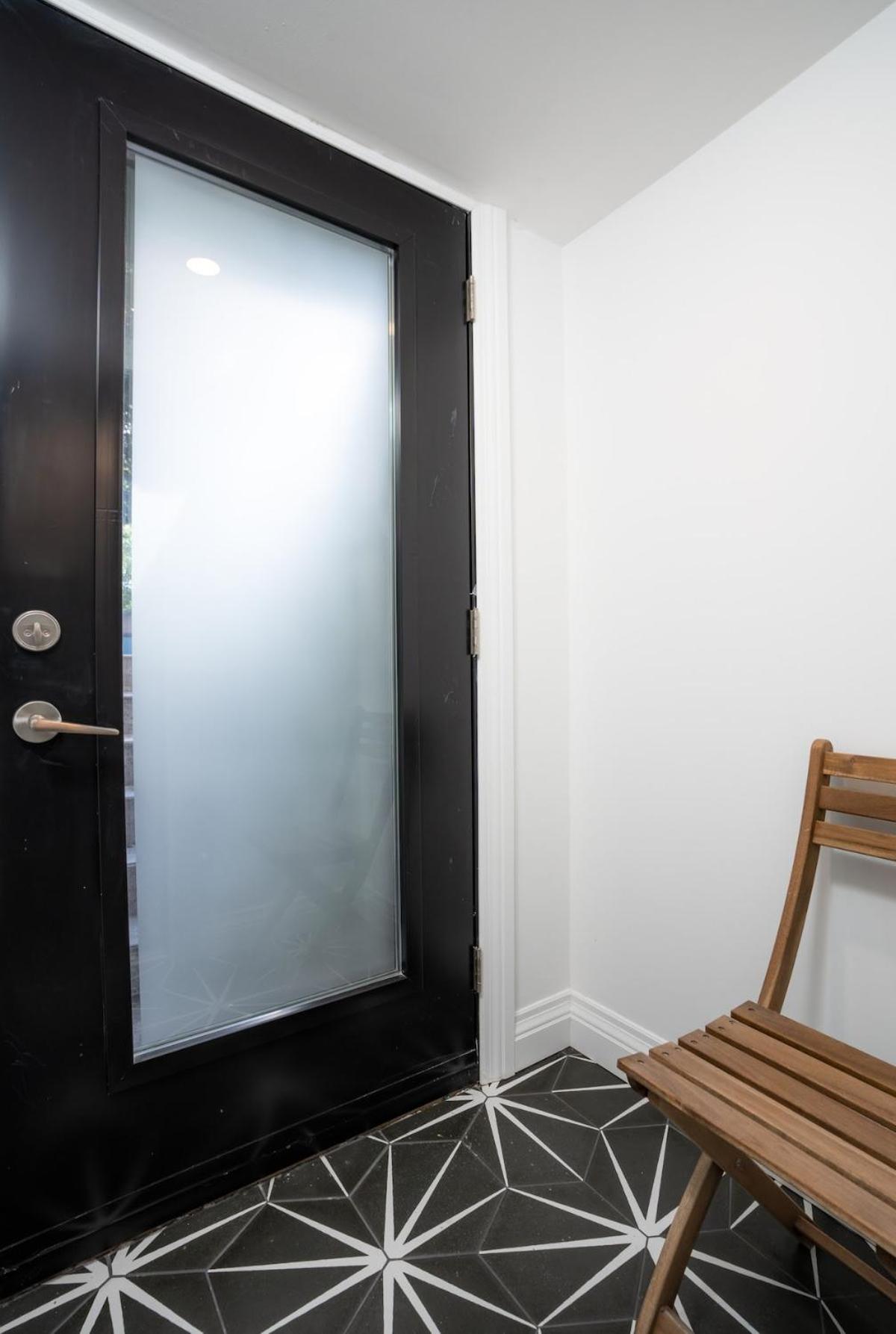 Apartment Chic And Cozy Studio In Trendy Parkdale & Parking *