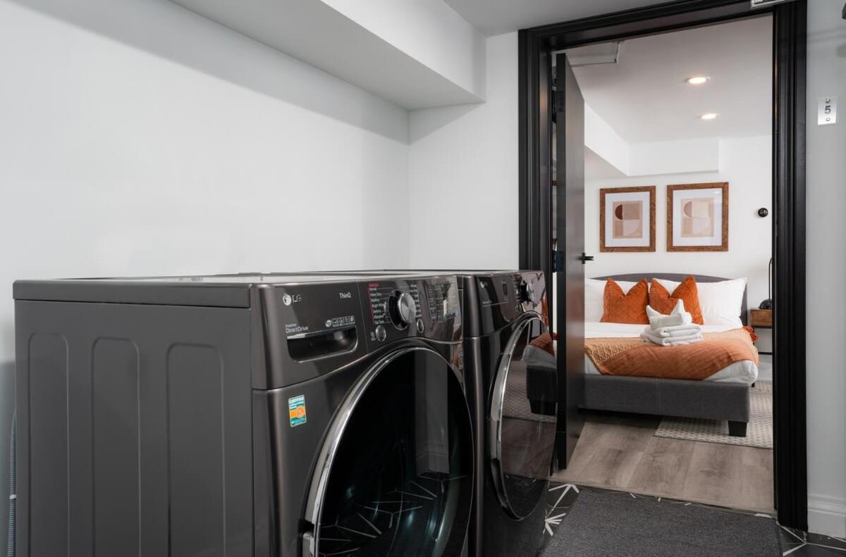 Chic And Cozy Studio In Trendy Parkdale & Parking * Toronto
