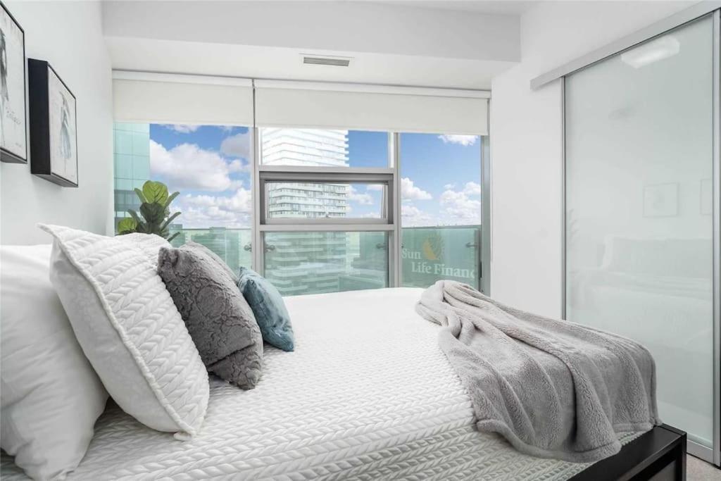 New Superior Lakeview Luxury Floor 3-bedroom On 48th Floor